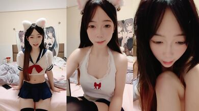 极品尤物美少女！超甜嫩妹妹！情趣装猫耳朵，无毛肥穴特写，粗大假吊抽插，地上骑乘位，干净肥穴好想被操